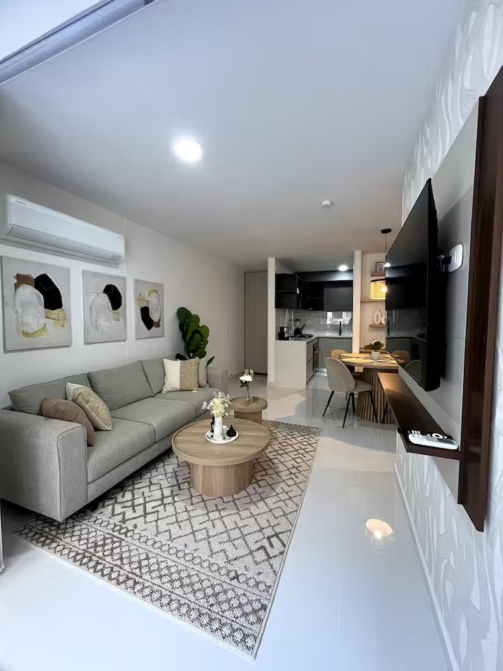 Luxury apartment with Top Amenities | Riomar - Living Room