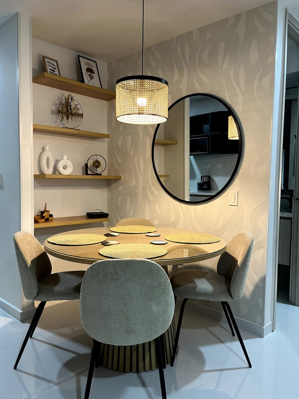 Luxury apartment with Top Amenities | Riomar - Kitchen